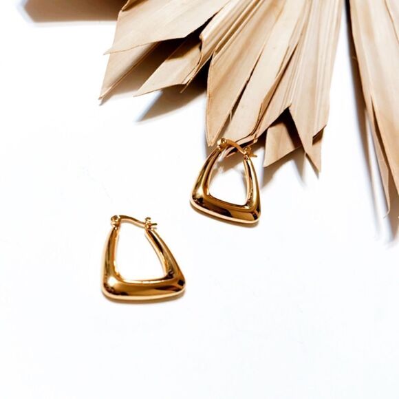 Minimalist earrings in gold #555 - Picture 2 of 7